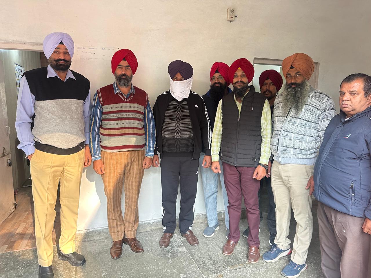 ਵਿਜੀਲੈਂਸ ਬਿਊਰੋ ਵੱਲੋਂ ਰਿਸ਼ਵਤ ਦੀ ਦੂਜੀ ਕਿਸ਼ਤ ਵਜੋਂ 25000 ਰੁਪਏ ਲੈਂਦਾ ਪਟਵਾਰੀੇ ਕਾਬੂ