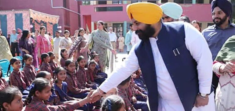 ਮਾਨ ਸਰਕਾਰ ਦੀ ਭਵਿੱਖ ਦੀ ਗਰੰਟੀ : 3-19 ਸਾਲ ਦੀ ਉਮਰ ਦੇ ਹਰ ਬੱਚੇ ਨੂੰ ਮਿਲੇਗੀ ਸਿੱਖਿਆ ਦੀ ਰੌਸ਼ਨੀ ! 2026-27 ਸਿੱਖਿਆ ਯੋਜਨਾ ਲਈ ਘਰ-ਘਰ ਸ਼ੁਰੂ ਹੋਇਆ ਸਰਵੇਖਣ