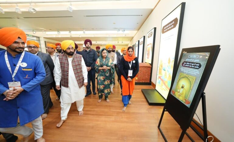 350ਵੇਂ ਸ਼ਹੀਦੀ ਦਿਹਾੜੇ ’ਤੇ: ਪੰਜਾਬ ਸਰਕਾਰ ਦੇ ਮੰਤਰੀ-ਅਫ਼ਸਰ ਸ਼ਰਧਾ ਨਾਲ ਜੁੜੇ—ਲੰਗਰ ਬਣਾਉਣ ਤੋਂ ਲੈ ਕੇ, ਵਰਤਾਉਣ ਤਕ ਦੀ ਸੇਵਾ ਵਿੱਚ ਦਿਖਾਇਆ ਪੂਰਾ ਸਮਰਪਣ