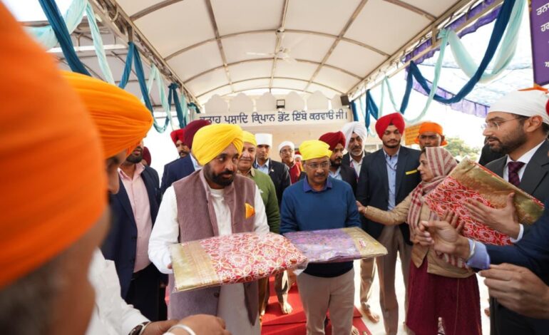 ਮੁੱਖ ਮੰਤਰੀ ਭਗਵੰਤ ਸਿੰਘ ਮਾਨ ਅਤੇ ਅਰਵਿੰਦ ਕੇਜਰੀਵਾਲ ਨੇ ਗੁਰਦੁਆਰਾ ਤਖ਼ਤ ਸ੍ਰੀ ਕੇਸਗੜ੍ਹ ਸਾਹਿਬ, ਗੁਰਦੁਆਰਾ ਸੀਸ ਗੰਜ ਸਾਹਿਬ ਅਤੇ ਗੁਰਦੁਆਰਾ ਭੋਰਾ ਸਾਹਿਬ ਵਿਖੇ ਮੱਥਾ ਟੇਕਿਆ