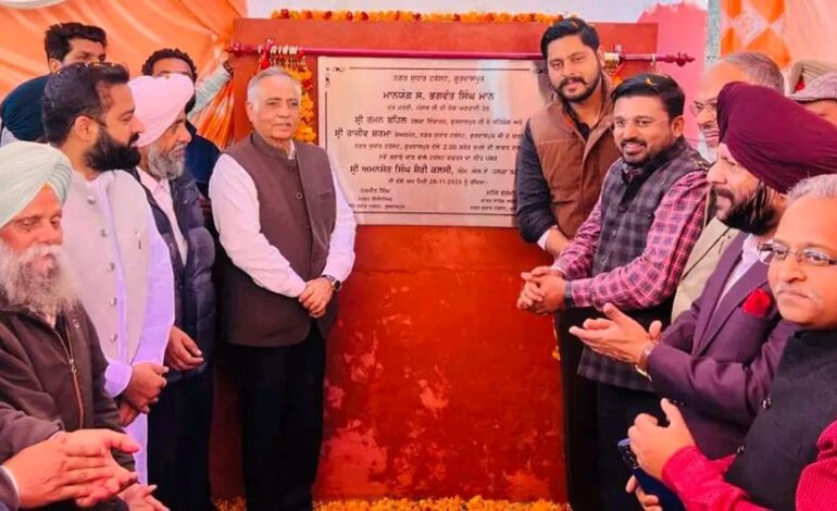 ਵਿਧਾਇਕ ਸ਼ੈਰੀ ਕਲਸੀ, ਹਲਕਾ ਇੰਚਾਰਜ ਰਮਨ ਬਹਿਲ, ਚੇਅਰਮੈਨ ਜੋਬਨ ਰੰਧਾਵਾ ਤੇ ਚੇਅਰਮੈਨ ਰਾਜੀਵ ਸ਼ਰਮਾ ਨੇ 2 ਕਰੋੜ ਰੁਪਏ ਦੀ ਲਾਗਤ ਨਾਲ ਇੰਮਪਰੂਮੈਂਟ ਟਰੱਸਟ ਗੁਰਦਾਸਪੁਰ ਦੀ ਨਵੀਂ ਉਸਾਰੀ ਜਾਣ ਵਾਲੀ ਇਮਾਰਤ ਦਾ ਰੱਖਿਆ ਨੀਂਹ ਪੱਥਰ