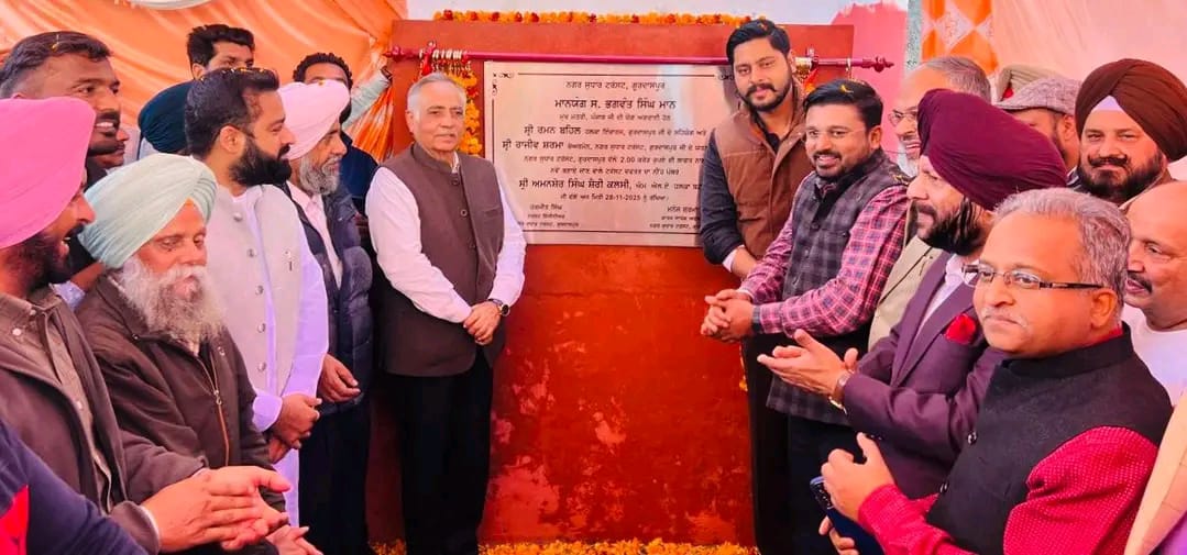 ਵਿਧਾਇਕ ਸ਼ੈਰੀ ਕਲਸੀ, ਹਲਕਾ ਇੰਚਾਰਜ ਰਮਨ ਬਹਿਲ, ਚੇਅਰਮੈਨ ਜੋਬਨ ਰੰਧਾਵਾ ਤੇ ਚੇਅਰਮੈਨ ਰਾਜੀਵ ਸ਼ਰਮਾ ਨੇ 2 ਕਰੋੜ ਰੁਪਏ ਦੀ ਲਾਗਤ ਨਾਲ ਇੰਮਪਰੂਮੈਂਟ ਟਰੱਸਟ ਗੁਰਦਾਸਪੁਰ ਦੀ ਨਵੀਂ ਉਸਾਰੀ ਜਾਣ ਵਾਲੀ ਇਮਾਰਤ ਦਾ ਰੱਖਿਆ ਨੀਂਹ ਪੱਥਰ