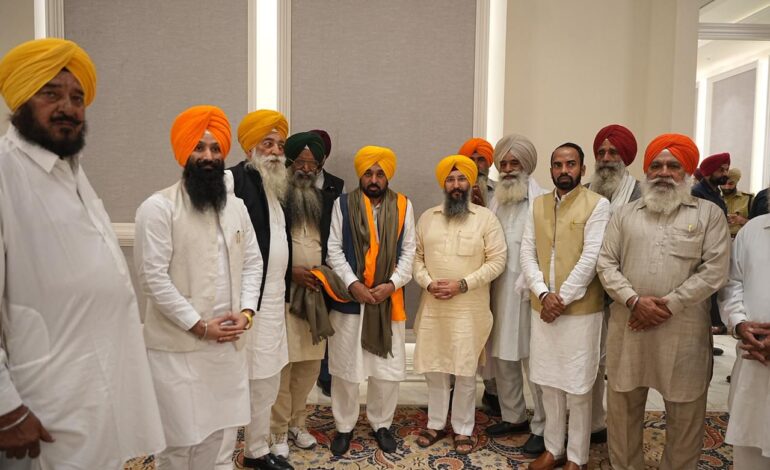 ਸੇਖਵਾਂ ਦੀ ਅਗਵਾਈ ਹੇਠ ਧਰਮੀ ਫੌਜੀ ਪਰਿਵਾਰਾਂ ਨੇ ‘ਆਪ’ ਨੂੰ ਦਿੱਤਾ ਸਮਰਥਨ, ਮੁੱਖ ਮੰਤਰੀ ਨੇ ਮਸਲੇ ਹੱਲ ਕਰਨ ਦਾ ਦਿੱਤਾ ਭਰੋਸਾ 