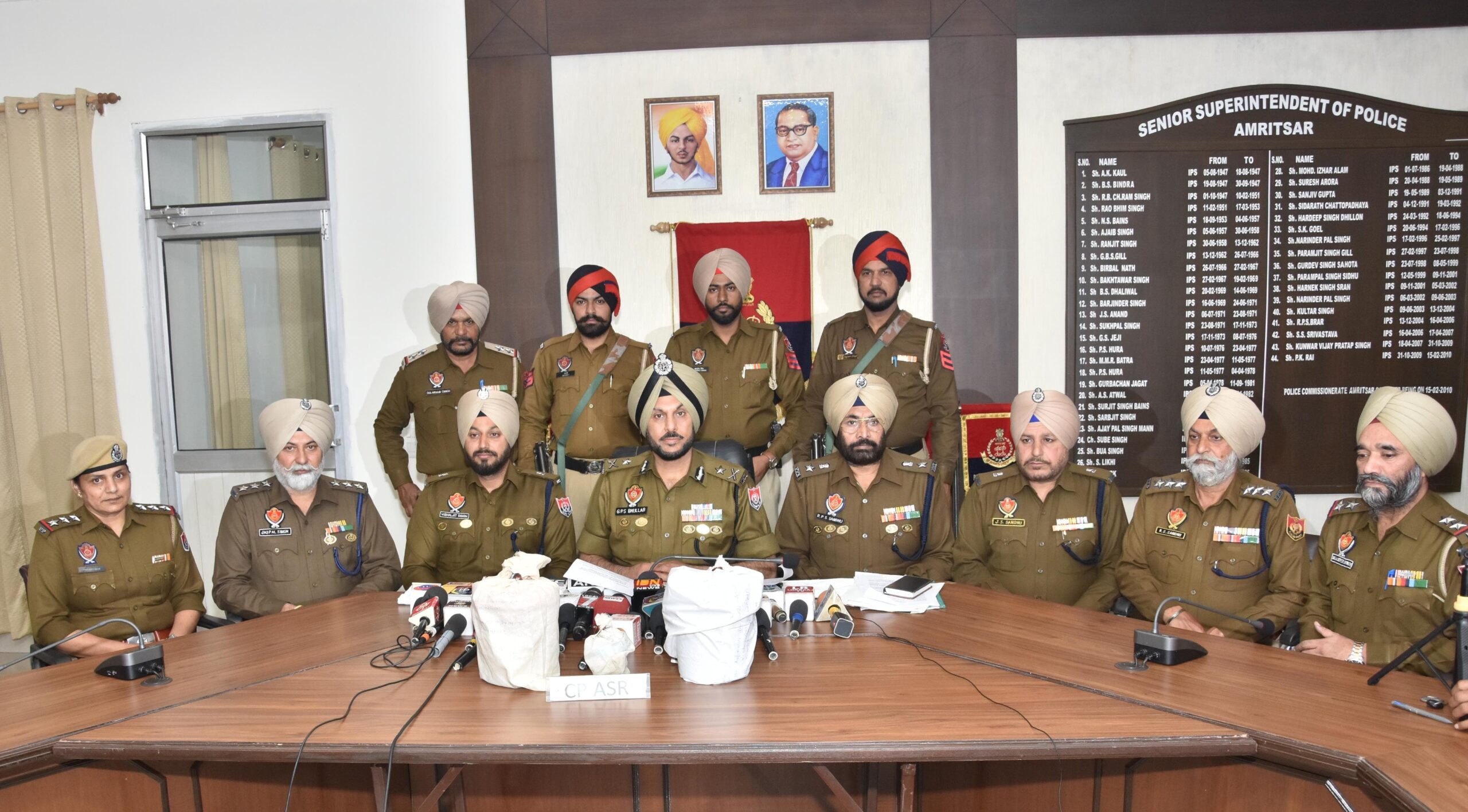 ਵਿਦੇਸ਼ੀ ਹੈਂਡਲਰਾਂ ਨਾਲ ਜੁੜੇ ਸਰਹੱਦ ਪਾਰ ਦੇ ਡਰੱਗ ਕਾਰਟੈਲਾਂ ਦਾ ਅੰਮ੍ਰਿਤਸਰ ਵਿੱਚ ਪਰਦਾਫਾਸ਼; 4 ਕਿਲੋਗ੍ਰਾਮ ਆਈ.ਸੀ.ਈ., 1 ਕਿਲੋਗ੍ਰਾਮ ਹੈਰੋਇਨ ਸਮੇਤ ਤਿੰਨ ਗ੍ਰਿਫ਼ਤਾਰ