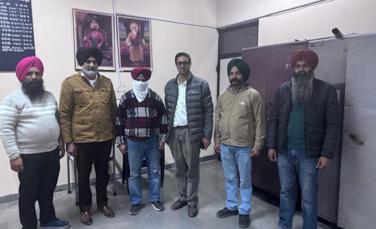 ਵਿਜੀਲੈਂਸ ਬਿਊਰੋ, ਪੰਜਾਬ8000 ਰੁਪਏ ਰਿਸ਼ਵਤ ਲੈਂਦਾ ਪਟਵਾਰੀ ਵਿਜੀਲੈਂਸ ਬਿਊਰੋ ਵੱਲੋਂ ਰੰਗੇ ਹੱਥੀਂ ਕਾਬੂ