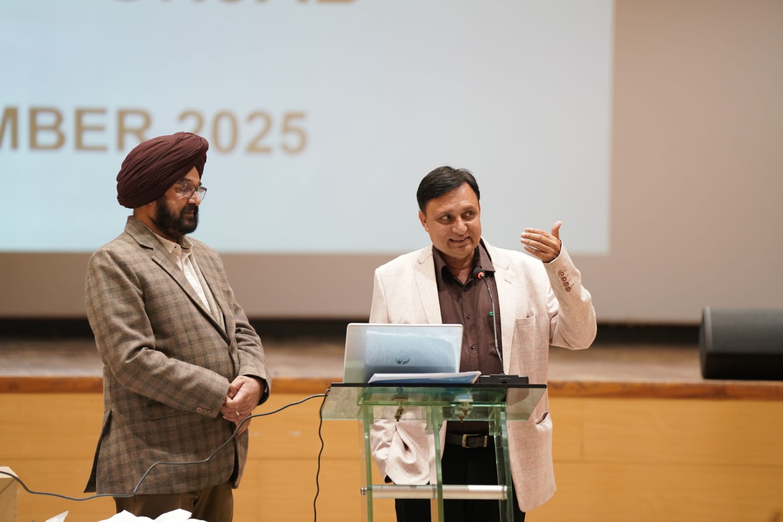 ਸਰਕਾਰੀ ਕਾਲਜ ਗੁਰਦਾਸਪੁਰ ਰਾਜ ਭਵਨ ਵਿੱਚ ਨੀਤੀਕ ਆਵਾਜ਼ ਵਜੋਂ ਉਭਰਿਆ ਡਾ. ਭੱਲਾ ਦੇ ਦੋ ਅਕਾਦਮਿਕ ਸੈਸ਼ਨ ਰਾਜ ਪੱਧਰ ‘ਤੇ ਕੇਂਦਰ ਵਿੱਚ