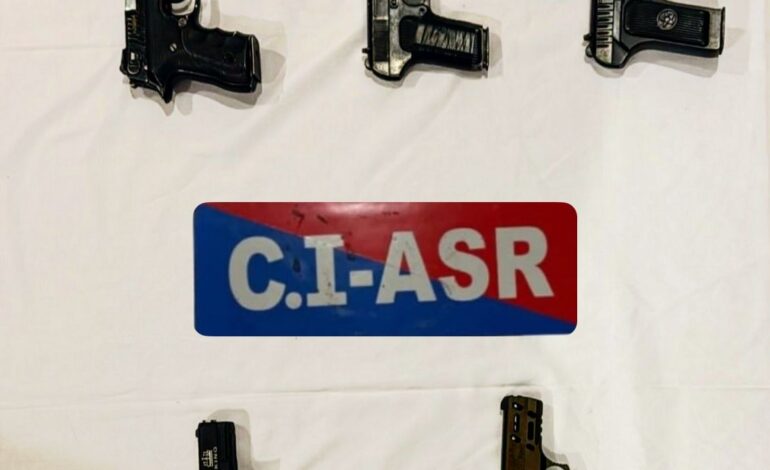 ਸਰਹੱਦ ਪਾਰੋਂ ਹਥਿਆਰ ਤਸਕਰੀ ਕਰਨ ਵਾਲੇ ਗਿਰੋਹ ਨਾਲ ਸਬੰਧਤ ਇੱਕ ਵਿਅਕਤੀ ਪੰਜ ਪਿਸਤੌਲਾਂ ਸਮੇਤ ਕਾਬੂ