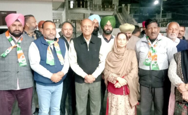 ਦੀਨਾਨਗਰ ’ਚ ‘ਆਪ’ ਨੂੰ ਇੱਕ ਹੋਰ ਝੱਟਕਾ, ਟਰੱਕ ਯੂਨੀਅਨ ਦਾ ਸਾਬਕਾ ਪ੍ਰਧਾਨ ਵੱਡੀ ਗਿਣਤੀ ਸਾਥੀਆਂ ਸਮੇਤ ਕਾਂਗਰਸ ਵਿੱਚ ਹੋਇਆ ਸ਼ਾਮਲ