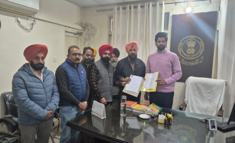 ਸਾਂਝੇ ਅਧਿਆਪਕ ਮੋਰਚੇ ਅਤੇ ਬੀਐਲਓ ਯੂਨੀਅਨ ਦਾ ਵਫਦ ਚੋਣਾਂ ਦੀਆਂ ਸਮੱਸਿਆ ਦੇ ਹੱਲ ਲਈ ਡੀਸੀ ਦਫਤਰ ਮਿਲਿਆ