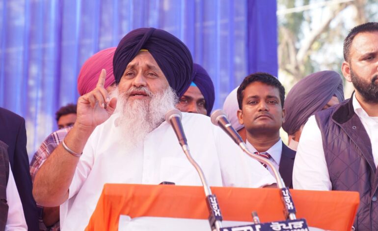 ਆਪ ਸਰਕਾਰ ਵੱਲੋਂ ਐਸ ਐਸ ਪੀ ਵਰੁਣ ਸ਼ਰਮਾ ਨੂੰ ਛੁੱਟੀ ਭੇਜਣ ਦੇ ਫੈਸਲੇ ਨੇ ਸਾਬਤ ਕੀਤਾ ਕਿ ਐਸ ਐਸ ਪੀ ਦੀ ਕਾਨਫਰੰਸ ਕਾਲ ਵੀਡੀਓ ਅਸਲੀ ਸੀ: ਸੁਖਬੀਰ ਸਿੰਘ ਬਾਦਲ