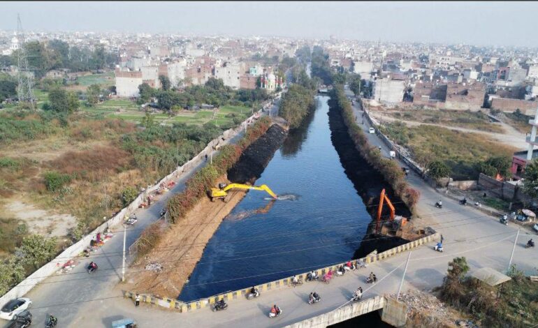 ਆਪ ਸਰਕਾਰ ਬਦਲਾਅ ਲਿਆਉਂਦੀ ਹੈ: ਸੰਸਦ ਮੈਂਬਰ ਸੰਤ ਸੀਚੇਵਾਲ ਦੀ ਅਗਵਾਈ ਹੇਠ, ਬੁੱਢਾ ਦਰਿਆ ਮੁੜ ਹੋਇਆ ਜੀਵਤ — ਪਾਣੀ ਨੂੰ ਸਾਫ਼ ਕਰਾ ਬਣਾਇਆ ਕਿਸ਼ਤੀਆਂ ਦੇ ਕਾਬਿਲ ।