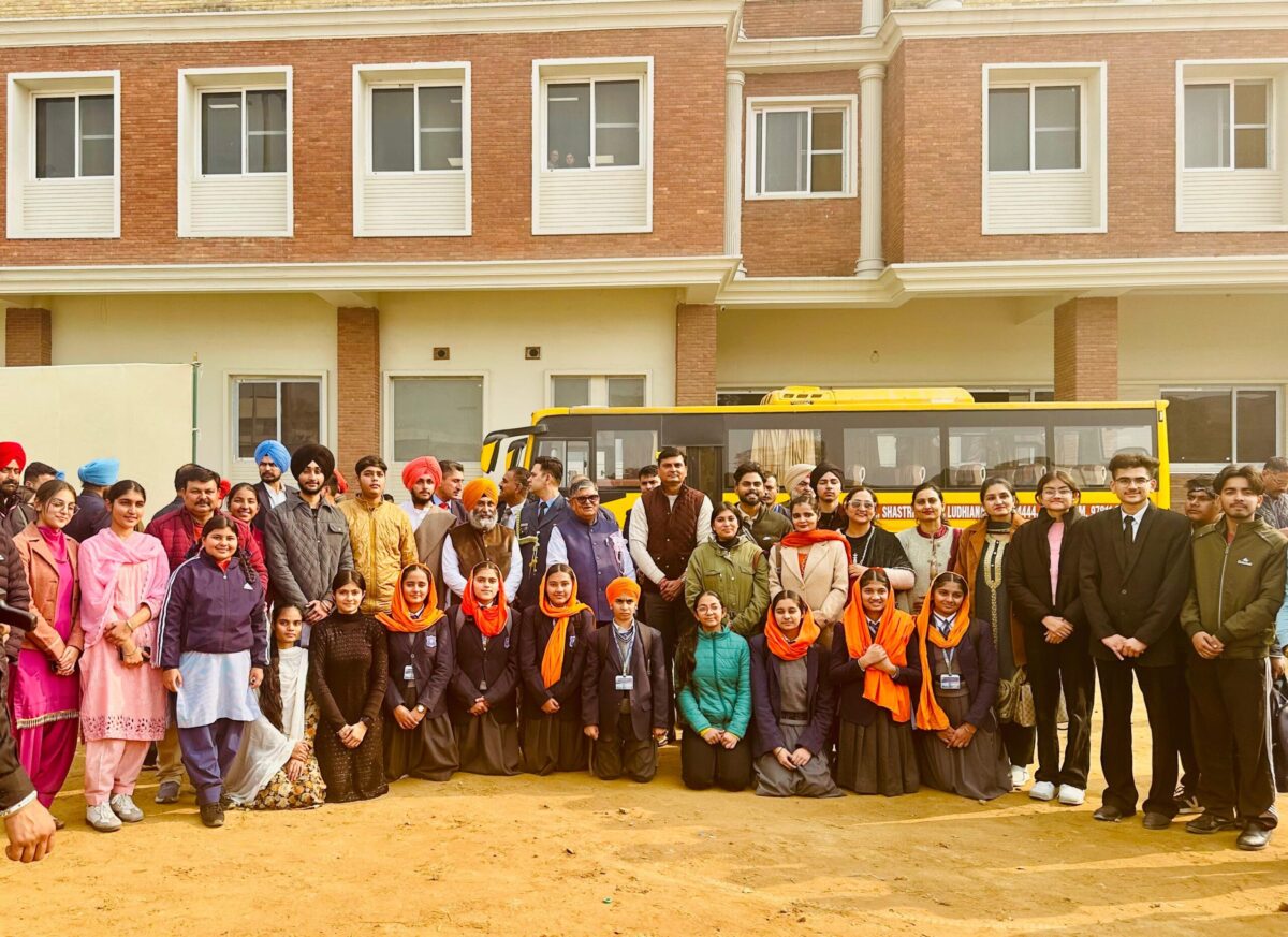 ਪੰਜਾਬ ਦੇ ਰਾਜਪਾਲ ਵੱਲੋਂ ਨਸ਼ਾ ਮੁਕਤ ਮੁਹਿੰਮ ਵਿੱਚ ਸ਼ਾਨਦਾਰ ਯੋਗਦਾਨ ਲਈ ਗੁਰਦਾਸਪੁਰ ਦੇ ਬੱਚਿਆਂ ਦਾ ਵਿਸ਼ੇਸ਼ ਸਨਮਾਨ