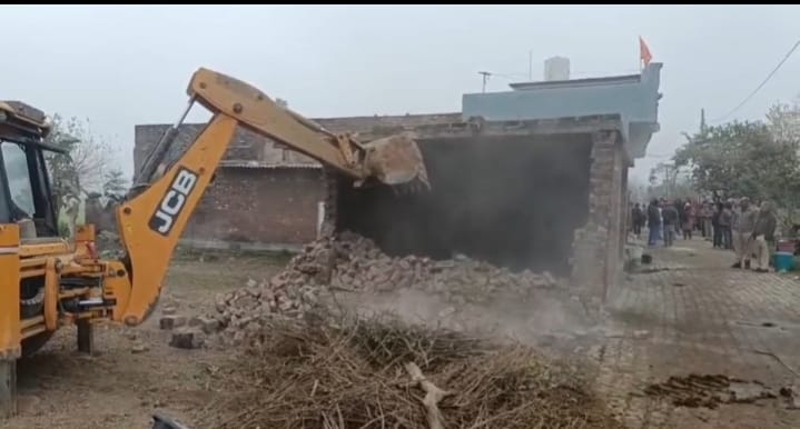 ਗੁਰਦਾਸਪੁਰ ਪੁਲਿਸ ਵਲੋਂ ਇੱਕ ਹੋਰ ਨਸ਼ਾ ਤਸਕਰ ਦੀ ਨਜਾਇਜ਼ ਉਸਾਰੀ ਤੇ ਚਲਿਆ ਪੀਲਾ ਪੰਜਾ