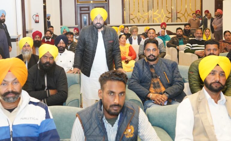 ਪਿੰਡਾਂ ਦੇ ਵਿਕਾਸ ਨੂੰ ਗਤੀ ਦੇਣ ਲਈ ਮੁੱਖ ਮੰਤਰੀ ਵੱਲੋਂ ਜ਼ਮੀਨੀ ਪੱਧਰ ‘ਤੇ ਲੋਕਾਂ ‘ਚ ਵਿਚਰਨ ਦੀ ਮੁਹਿੰਮ ਜਾਰੀ