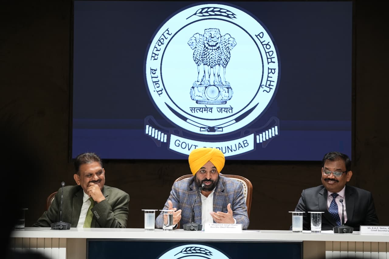 ਆਮ ਆਦਮੀ ਦੀ ਭਲਾਈ ਲਈ ਹਰ ਸੰਭਵ ਕੋਸ਼ਿਸ਼ ਕਰੋ: ਮੁੱਖ ਮੰਤਰੀ ਭਗਵੰਤ ਸਿੰਘ ਮਾਨ ਵੱਲੋਂ ਆਲ ਇੰਡੀਆ ਤੇ ਕੇਂਦਰੀ ਸੇਵਾਵਾਂ ਦੇ ਅਧਿਕਾਰੀਆਂ ਨੂੰ ਅਪੀਲ