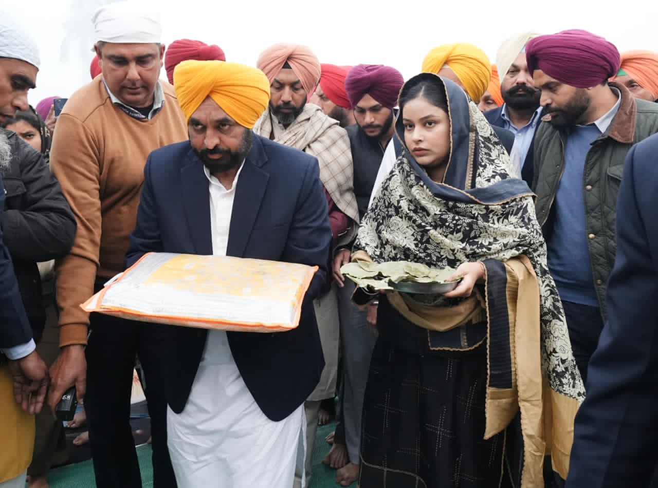 ਸ਼ਹੀਦੀ ਸਭਾ ਮੌਕੇ ਮੁੱਖ ਮੰਤਰੀ ਭਗਵੰਤ ਸਿੰਘ ਮਾਨ ਨੇ ਗੁਰਦੁਆਰਾ ਸ੍ਰੀ ਫ਼ਤਹਿਗੜ੍ਹ ਸਾਹਿਬ ਵਿਖੇ ਮੱਥਾ ਟੇਕਿਆ