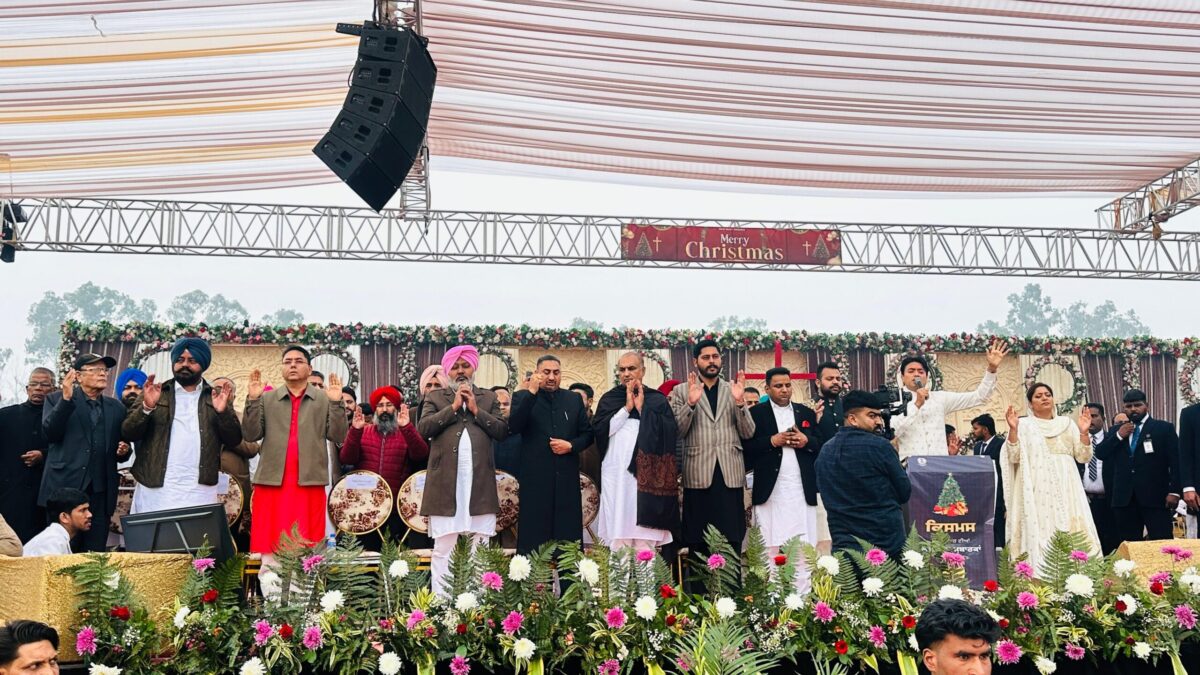 ਕੈਬਨਿਟ ਮੰਤਰੀ ਹਰਪਾਲ ਸਿੰਘ ਚੀਮਾ ਅਤੇ ਅਮਨ ਅਰੋੜਾ ਨੇ ਗੁਰਦਾਸਪੁਰ ਵਿਖੇ ਕ੍ਰਿਸਮਿਸ ਸਬੰਧੀ ਕਰਵਾਏ ਸਟੇਟ ਪੱਧਰੀ ਸਮਾਗਮ ’ਚ ਕੀਤੀ ਸ਼ਿਰਕਤ