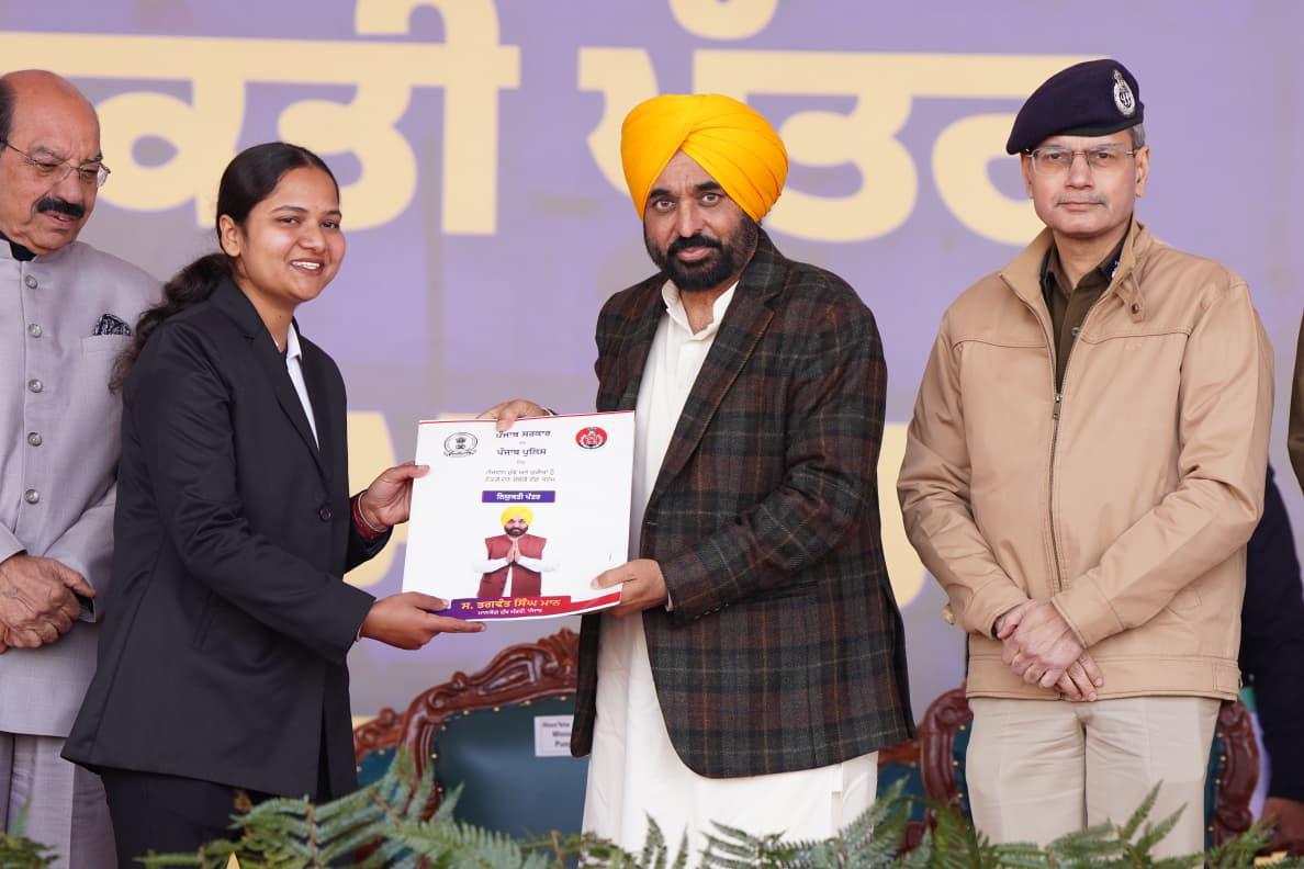 ਭਗਵੰਤ ਮਾਨ ਸਰਕਾਰ ਨੇ ਨਵਾਂ ਮਾਪਦੰਡ ਕੀਤਾ ਸਥਾਪਤ, 16 ਮਾਰਚ, 2022 ਤੋਂ ਔਸਤਨ ਰੋਜ਼ਾਨਾ 45 ਨੌਜਵਾਨਾਂ ਨੂੰ ਸਰਕਾਰੀ ਨੌਕਰੀਆਂ ਪ੍ਰਦਾਨ ਕੀਤੀਆਂ