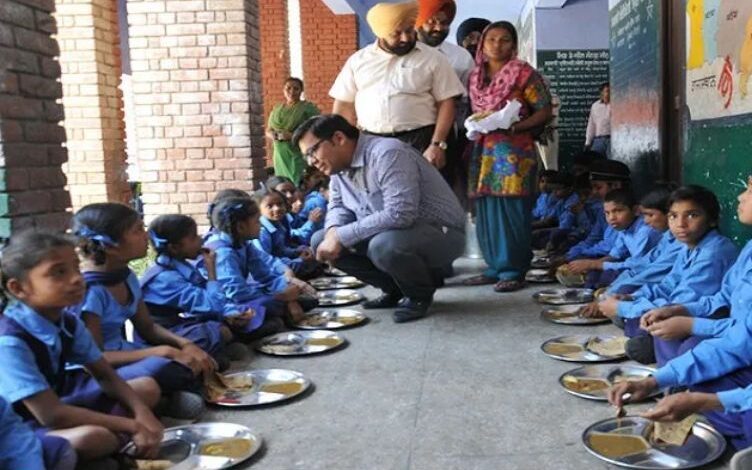 ਬੱਚਿਆਂ ਨੂੰ ਹੁਣ ਆਰਗੈਨਿਕ ਮਿਡ-ਡੇਅ ਮੀਲ ਮਿਲੇਗਾ; ਮਾਨ ਸਰਕਾਰ ਪੰਜਾਬ ਭਰ ਦੇ 5,000 ਸਰਕਾਰੀ ਸਕੂਲਾਂ ਵਿੱਚ ‘ਪੌਸ਼ਟਿਕ ਬਾਗ਼’ ਬਣਾਏਗੀ