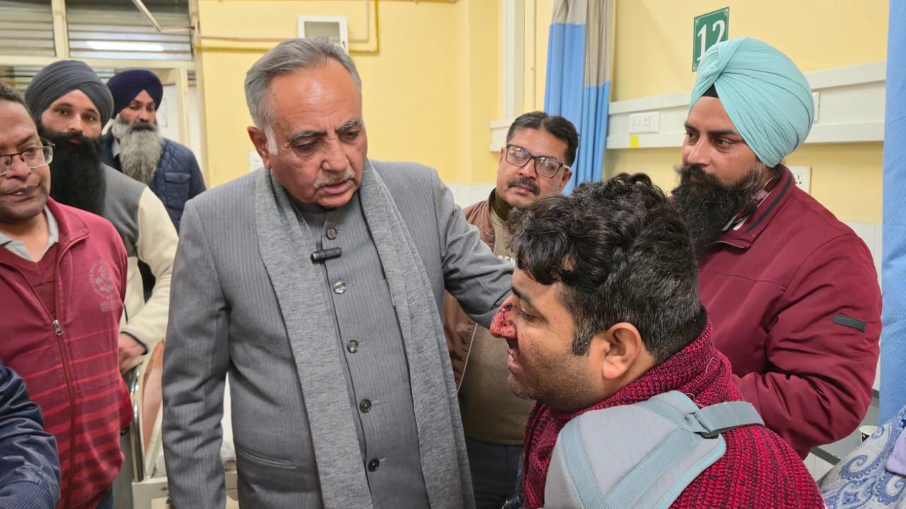 ਹਲਕਾ ਇੰਚਾਰਜ ਰਮਨ ਬਹਿਲ ਨੇ ਸਿਵਲ ਹਸਪਤਾਲ ਗੁਰਦਾਸਪੁਰ ਵਿਖੇ ਪਹੁੰਚ ਕੇ ਸੜਕ ਹਾਦਸੇ ਵਿੱਚ ਜਖ਼ਮੀ ਹੋਏ ਅਧਿਆਪਕਾਂ ਦਾ ਜਾਣਿਆ ਹਾਲ