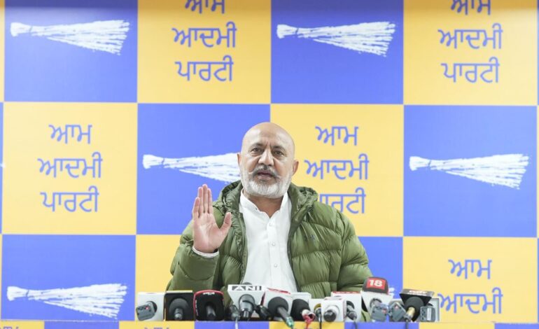 ਰਵਨੀਤ ਬਿੱਟੂ ਨੇ ਖੁਦ ਮੰਨਿਆ ਕਿ ਬਾਦਲਾਂ ਨਾਲ ਗਠਜੋੜ ਦਾ ਮਤਲਬ ਪੰਜਾਬ ਵਿੱਚ ਨਸ਼ਿਆਂ ਅਤੇ ਗੈਂਗਸਟਰਵਾਦ ਦੀ ਵਾਪਸੀ: ਆਪ