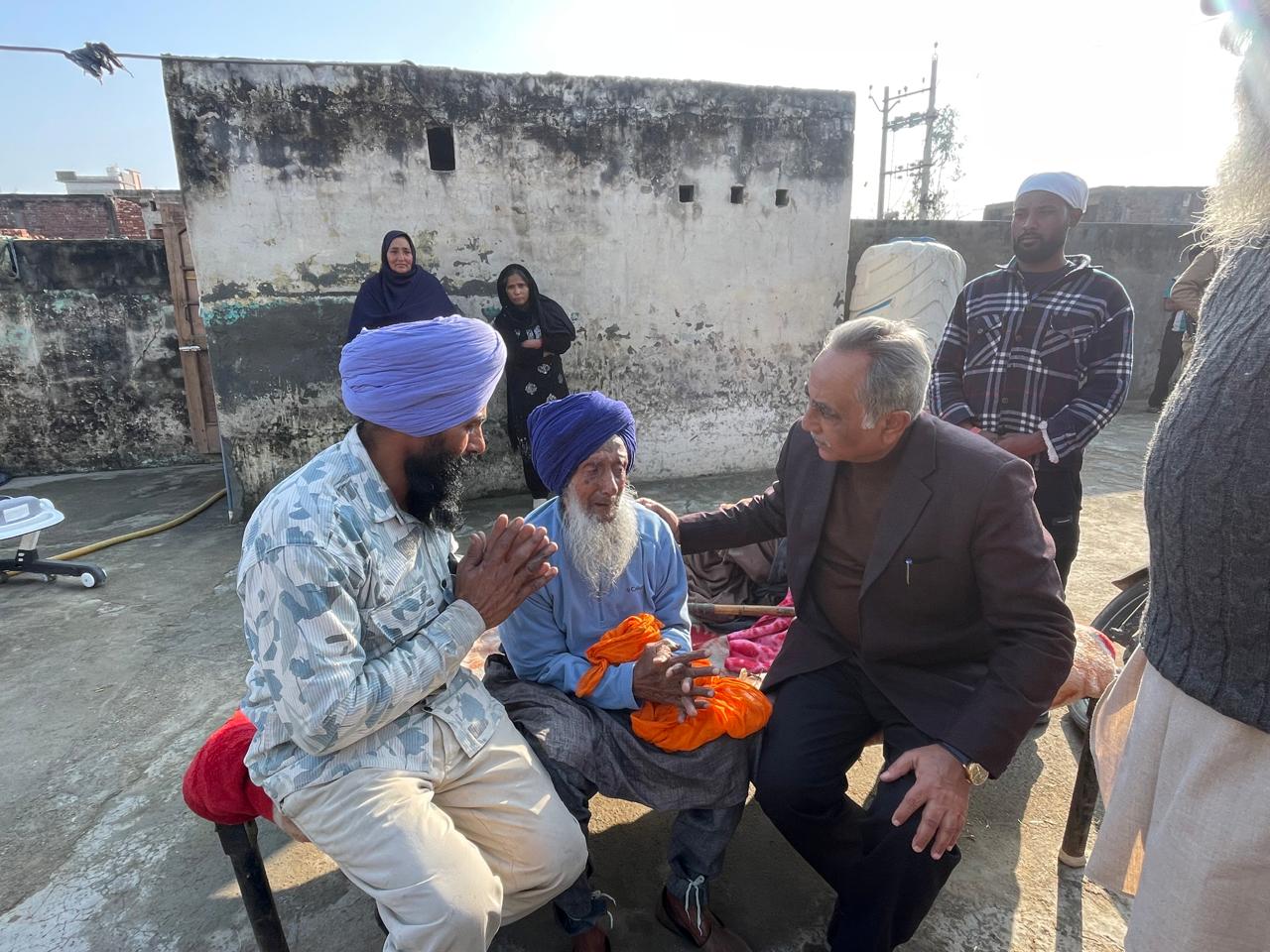 ਰਮਨ ਬਹਿਲ ਨੇ ਪਿੰਡ ਜੋੜਾ ਛੱਤੜਾਂ ਵਿਖੇ ਚਾਰ ਗਾਵਾਂ ਦੀ ਹੋਈ ਮੌਤ ਦਾ ਮੌਕੇ ‘ਤੇ ਜਾ ਕੇ ਲਿਆ ਜਾਇਜ਼ਾ