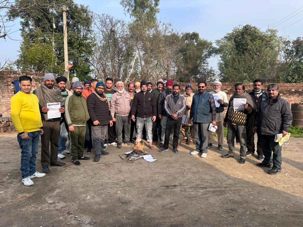 ਪਿੰਡ ਘੁਰਾਲਾ ਵਿਖੇ ਕਿਸਾਨਾਂ ਮਜ਼ਦੂਰਾਂ ਕੀਤੀ ਸਾਂਝੀ ਮੀਟਿੰਗ, 26 ਜਨਵਰੀ ਨੂੰ ਟਰੈਕਟਰ ਮਾਰਚ ਅਤੇ 12 ਫਰਵਰੀ ਨੂੰ ਦੇਸ਼ ਵਿਆਪੀ ਹੜਤਾਲ ਵਿੱਚ ਸ਼ਾਮਲ ਹੋਣ ਦਾ ਦਿੱਤਾ ਸੱਦਾ