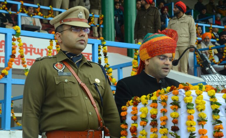 ਡਿਪਟੀ ਕਮਿਸ਼ਨਰ ਅਦਿੱਤਿਆ ਉਪਲ ਨੇ ਗੁਰਦਾਸਪੁਰ ਵਿਖੇ ਜ਼ਿਲ੍ਹਾ ਪੱਧਰੀ ਗਣਤੰਤਰ ਦਿਵਸ ਸਮਾਰੋਹ ਮੌਕੇ ਲਹਿਰਾਇਆ ਕੌਮੀ ਝੰਡਾ