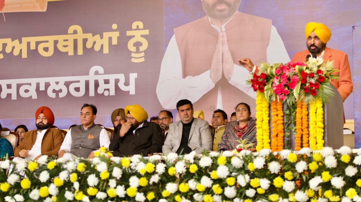 ਕਾਂਗਰਸ, ਅਕਾਲੀਆਂ ਅਤੇ ਭਾਜਪਾ ਨੂੰ ਆਪਣੇ ਪੁੱਤ-ਭਤੀਜਿਆਂ ਅਤੇ ਜਵਾਈ-ਭਾਈ ਦੀ ਚਿੰਤਾ ਹੁੰਦੀ ਸੀ ਪਰ ਆਮ ਆਦਮੀ ਪਾਰਟੀ ਨੂੰ ਹਮੇਸ਼ਾ ਪੰਜਾਬ ਦੇ ਨੌਜਵਾਨਾਂ ਦਾ ਫਿਕਰ ਰਹਿੰਦਾ-ਮੁੱਖ ਮੰਤਰੀ ਭਗਵੰਤ ਸਿੰਘ ਮਾਨ