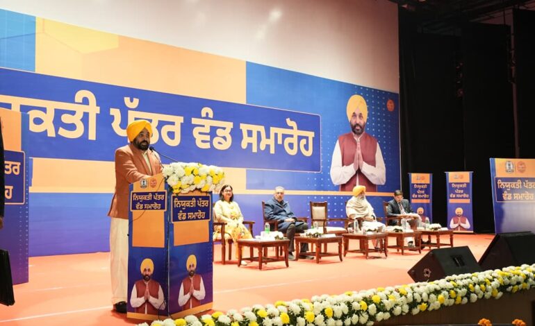 ਮੁੱਖ ਮੰਤਰੀ ਭਗਵੰਤ ਸਿੰਘ ਮਾਨ ਸਰਕਾਰ ਨੇ ‘ਮਿਸ਼ਨ ਰੋਜ਼ਗਾਰ’ ਤਹਿਤ ਨੌਜਵਾਨਾਂ ਨੂੰ ਬਿਨਾਂ ਕਿਸੇ ਰਿਸ਼ਵਤ ਅਤੇ ਸਿਫਾਰਸ਼ ਦੇ 63,943 ਸਰਕਾਰੀ ਨੌਕਰੀਆਂ ਦਿੱਤੀਆਂ