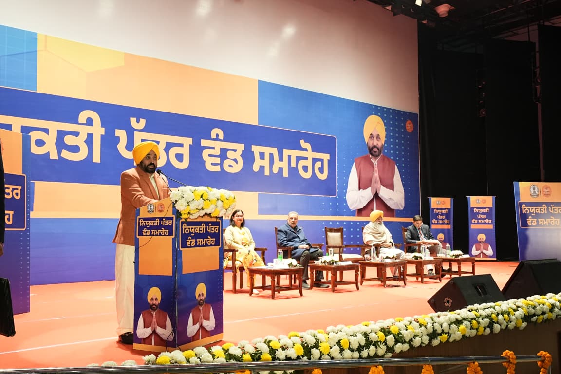 ਮੁੱਖ ਮੰਤਰੀ ਭਗਵੰਤ ਸਿੰਘ ਮਾਨ ਸਰਕਾਰ ਨੇ ‘ਮਿਸ਼ਨ ਰੋਜ਼ਗਾਰ’ ਤਹਿਤ ਨੌਜਵਾਨਾਂ ਨੂੰ ਬਿਨਾਂ ਕਿਸੇ ਰਿਸ਼ਵਤ ਅਤੇ ਸਿਫਾਰਸ਼ ਦੇ 63,943 ਸਰਕਾਰੀ ਨੌਕਰੀਆਂ ਦਿੱਤੀਆਂ