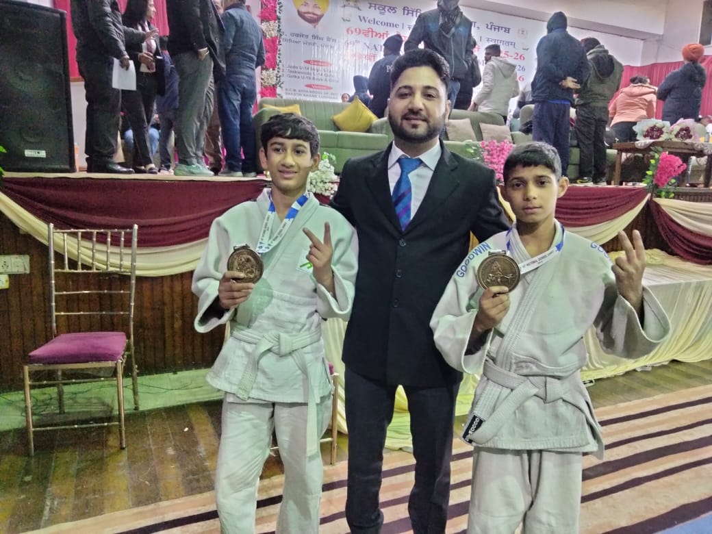 69 ਵੀਆਂ ਨੈਸ਼ਨਲ ਸਕੂਲ ਖੇਡਾਂ ਜੂਡੋ ਲੁਧਿਆਣਾ ਵਿਖੇ  ਪਹਿਲੇ ਦਿਨ ਗੁਰਦਾਸਪੁਰ ਦੇ ਜੂਡੋ ਖਿਡਾਰੀਆਂ ਨੇ  ਦੋ ਗੋਲ੍ਡ ਮੈਡਲ ਜਿੱਤ ਕੇ ਦਿੱਤਾ ਨਵੇਂ ਸਾਲ ਦਾ ਤੋਹਫ਼ਾ