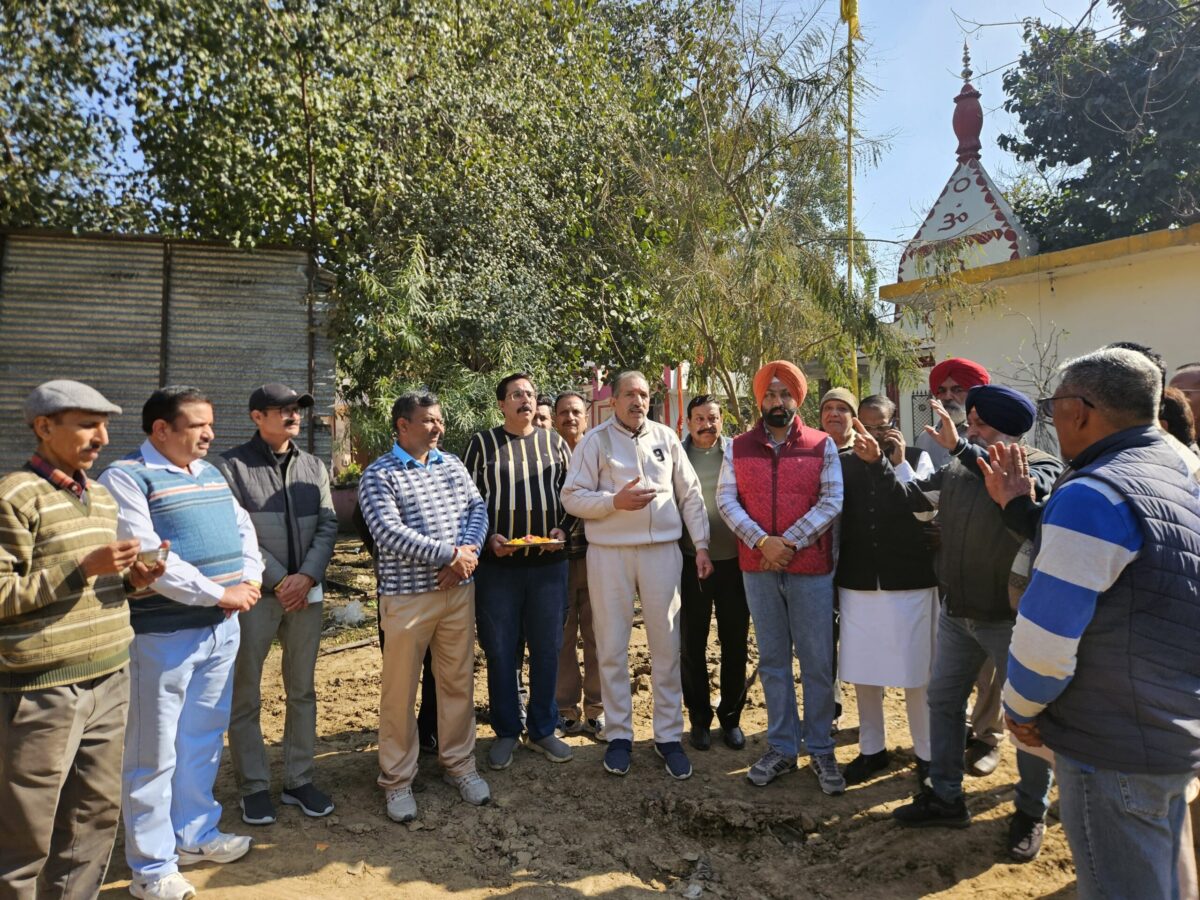 20 ਲੱਖ ਰੂਪਏ ਦੀ ਲਾਗਤ ਨਾਲ ਗਊਆਂ ਲਈ ਬਣੀ ਨਵੀਂ ਸ਼ੈਡ ਦਾ ਪਿਆ ਲੈਂਟਰ