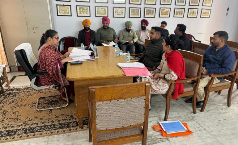 ਐੱਸ.ਡੀ.ਐਮ ਗੁਰਦਾਸਪੁਰ ਵਲੋਂ ਆਪਰੇਸ਼ਨ ਐਂਡ ਮੈਨਟੇਨਸ ਸੁਸਾਇਟੀ, ਛੋਟਾ ਘੱਲੂਘਾਰਾ ਸ਼ਹੀਦੀ ਸਮਾਰਕ ਕਾਹਨੂੰਵਾਨ ਦੇ ਮੈਂਬਰਾਂ ਨਾਲ ਮੀਟਿੰਗ