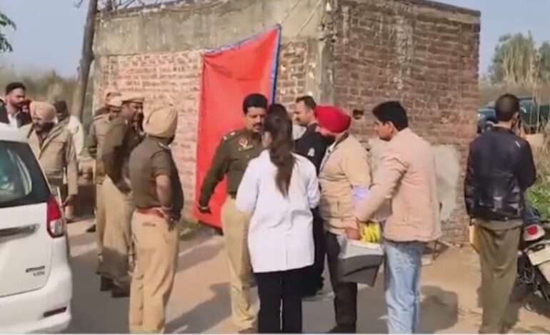 ਗੁਰਦਾਸਪੁਰ: ਭਾਰਤ-ਪਾਕਿਸਤਾਨ ਸਰਹੱਦ ਨੇੜੇ ਨਾਕੇ ‘ਤੇ ਦੋ ਪੁਲਿਸ ਮੁਲਾਜ਼ਮਾਂ ਦੀ ਸ਼ੱਕੀ ਹਾਲਤ ਵਿੱਚ ਮੌਤ