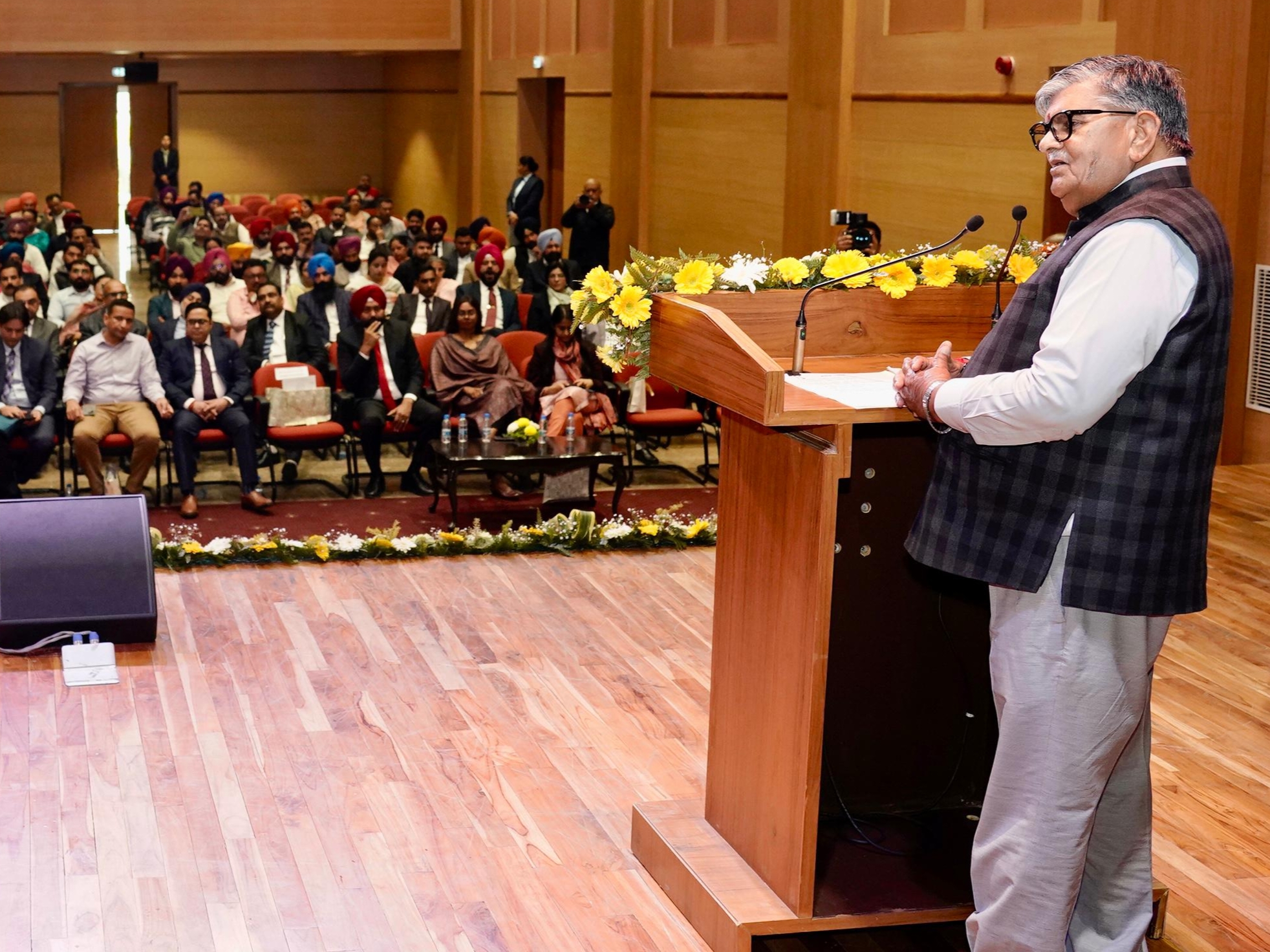 ਪੰਜਾਬ ਦੇ ਰਾਜਪਾਲ ਗੁਲਾਬ ਚੰਦ ਕਟਾਰੀਆ ਵੱਲੋਂ ਰਾਜ ਦੇ ਸਰਹੱਦੀ ਪਿੰਡਾਂ ਨੂੰ ਨੀਤੀ ਆਯੋਗ ਦੇ ਪ੍ਰੋਗਰਾਮਾਂ ਵਿੱਚ ਸ਼ਾਮਲ ਕਰਨ ਦੀ ਵਕਾਲਤ