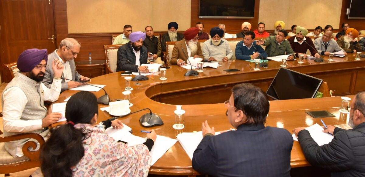 ਕੈਬਨਿਟ ਮੰਤਰੀ ਹਰਦੀਪ ਸਿੰਘ ਮੁੰਡੀਆਂ ਵੱਲੋਂ ਵੱਖ-ਵੱਖ ਯੂਨੀਅਨਾਂ ਨਾਲ ਮੀਟਿੰਗ, ਜਾਇਜ਼ ਮੰਗਾਂ ਪੂਰੀਆਂ ਕਰਨ ਦਾ ਦਿੱਤਾ ਭਰੋਸਾ