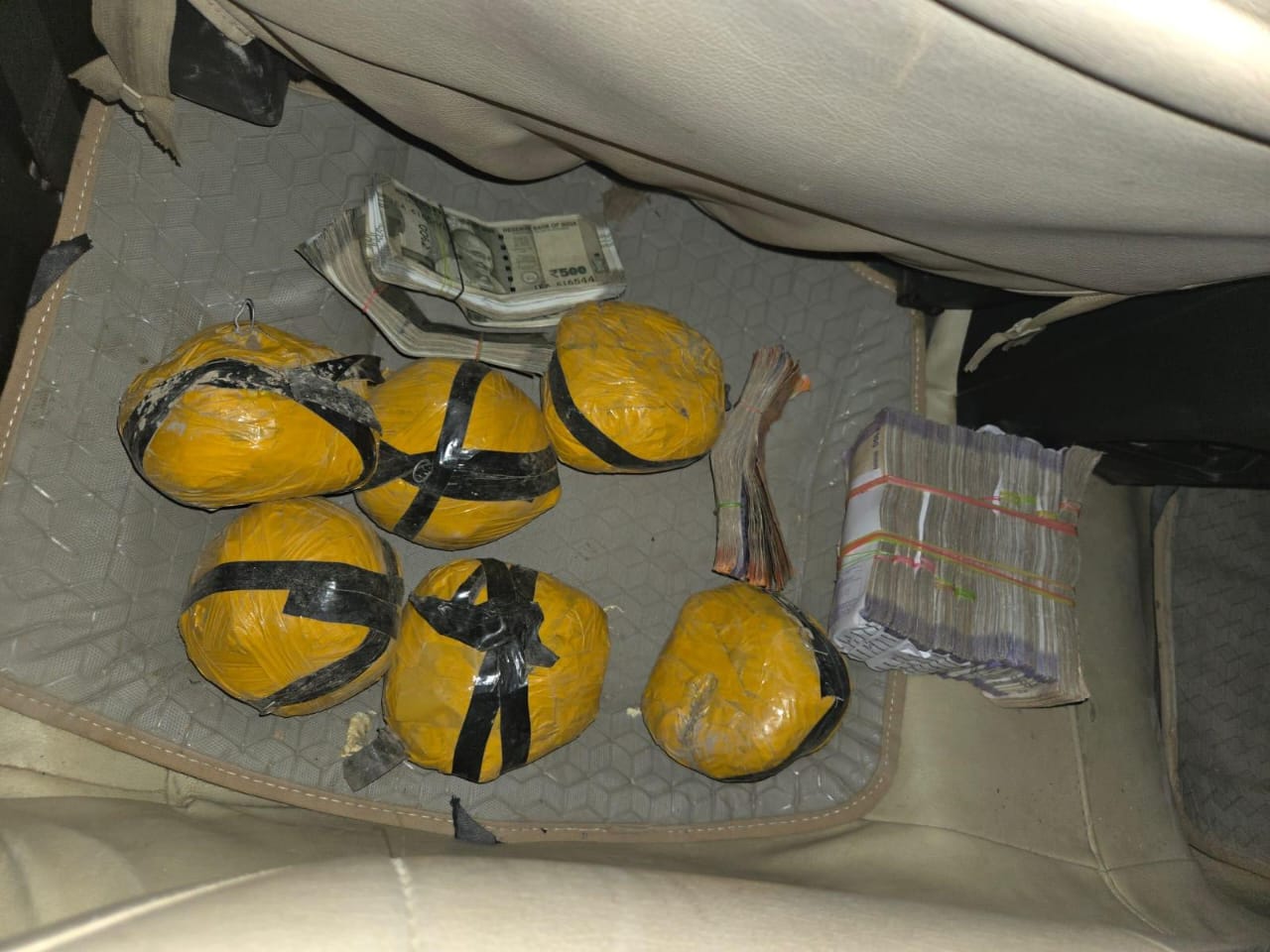 ਯੂ.ਪੀ. ਨਿਵਾਸੀ ਸਮੇਤ ਸੰਗਠਿਤ ਨਸ਼ਾ ਨੈੱਟਵਰਕ ਨਾਲ ਜੁੜੇ ਦੋ ਵਿਅਕਤੀ ਗੁਰਦਾਸਪੁਰ ਤੋਂ ਗ੍ਰਿਫ਼ਤਾਰ; 11ਕਿਲੋ ਹੈਰੋਇਨ, 5.7ਲੱਖ ਰੁਪਏ ਦੀ ਡਰੱਗ ਮਨੀ ਬਰਾਮਦ*