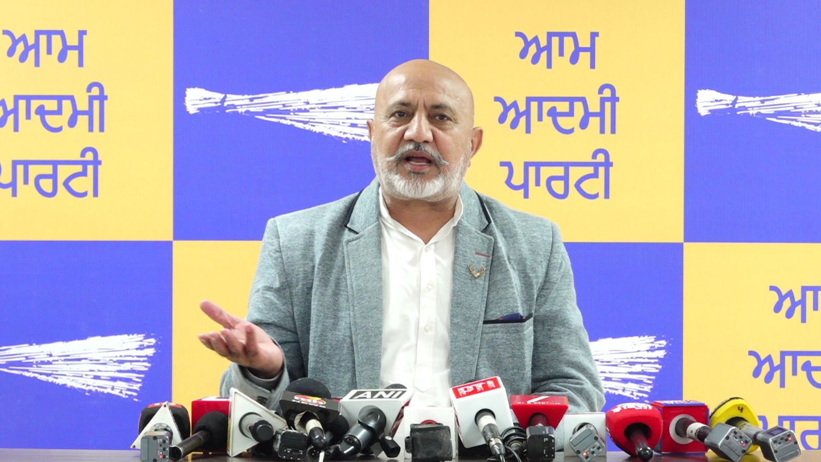 ਬਿੱਟੂ ਨੇ ਕਾਂਗਰਸ-ਅਕਾਲੀ ਗਠਜੋੜ ਦੀ ਸਿਆਸਤ ਨੂੰ ਕੀਤਾ ਬੇਨਕਾਬ,ਮਾਨ ਨੇ ਸੱਤਾ ਦੇ ਭ੍ਰਿਸ਼ਟ ਗਠਜੋੜ ਨੂੰ ਤੋੜਿਆ: ਬਲਤੇਜ ਪੰਨੂ