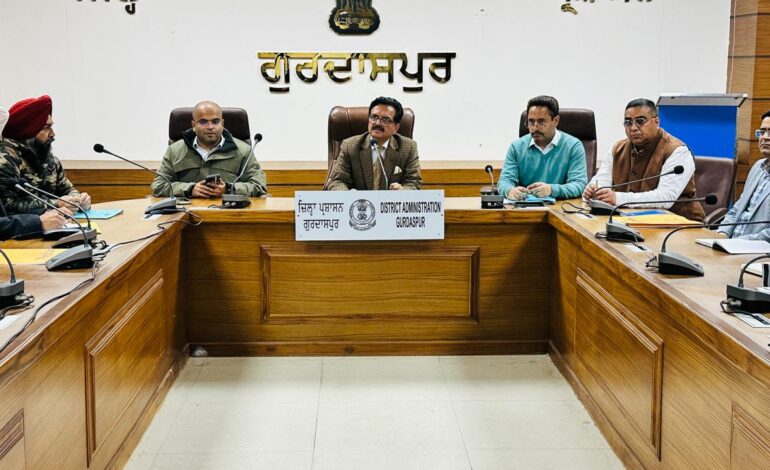 ਪੰਜਾਬ ਰਾਜ ਖੁਰਾਕ ਕਮਿਸ਼ਨ ਦੇ ਚੇਅਰਮੈਨ ਬਾਲ ਮੁਕੰਦ ਸ਼ਰਮਾ ਗੁਰਦਾਸਪੁਰ ਪਹੁੰਚੇ- ਅਧਿਕਾਰੀਆਂ ਨਾਲ ਕੀਤੀ ਮੀਟਿੰਗ