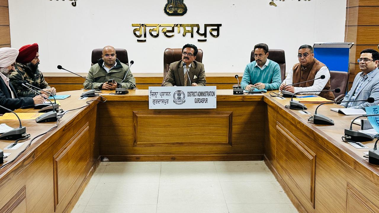 ਪੰਜਾਬ ਰਾਜ ਖੁਰਾਕ ਕਮਿਸ਼ਨ ਦੇ ਚੇਅਰਮੈਨ ਬਾਲ ਮੁਕੰਦ ਸ਼ਰਮਾ ਗੁਰਦਾਸਪੁਰ ਪਹੁੰਚੇ- ਅਧਿਕਾਰੀਆਂ ਨਾਲ ਕੀਤੀ ਮੀਟਿੰਗ