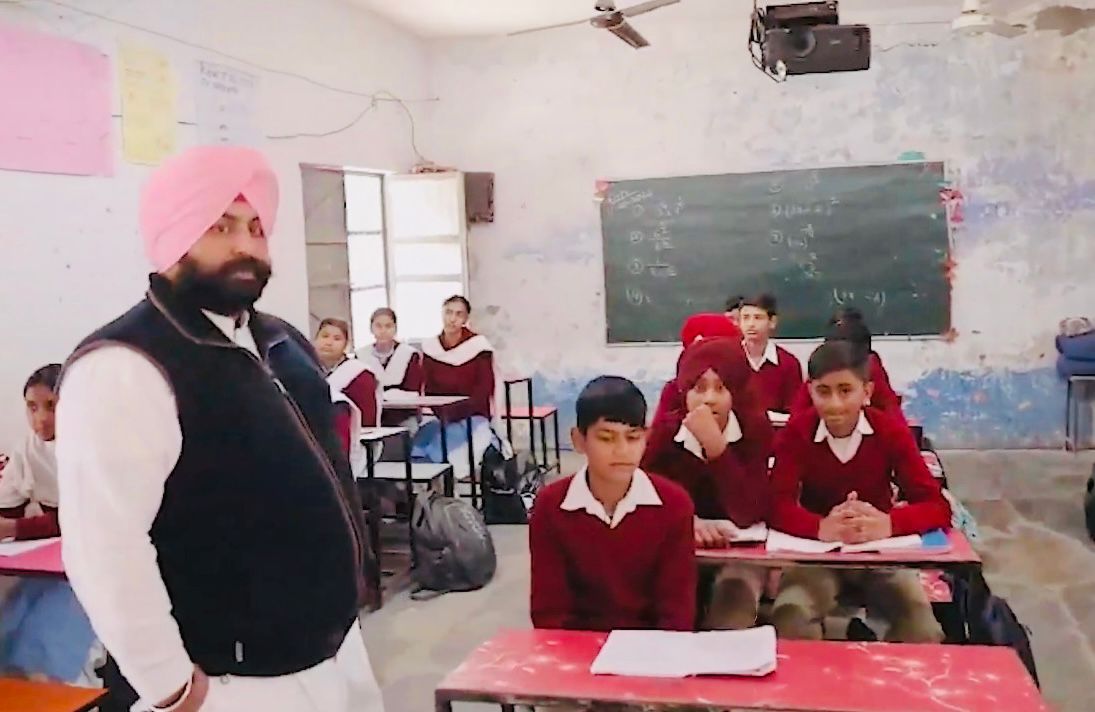 ਹਰਜੋਤ ਸਿੰਘ ਬੈਂਸ ਵੱਲੋਂ ਮੋਹਾਲੀ ਦੇ ਸਰਕਾਰੀ ਸਕੂਲ ਦਾ ਅਚਨਚੇਤ ਦੌਰਾ; ਸਕੂਲ ਦੀ ਨੁਹਾਰ ਬਦਲਣ ਦੇ ਦਿੱਤੇ ਆਦੇਸ਼