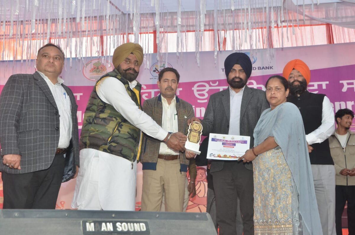 ਪੰਜਾਬ ਸਰਕਾਰ ਵੱਲੋਂ ਸਵੈ-ਸਹਾਇਤਾ ਸਮੂਹਾਂ ਨਾਲ ਜੁੜੀਆਂ ਮਹਿਲਾਵਾਂ ਨੂੰ ਵੱਡਾ ਮੰਚ ਮੁਹੱਈਆ ਕਰਵਾਇਆ-ਵਿਧਾਇਕ ਗੁਰਦੀਪ ਸਿੰਘ ਰੰਧਾਵਾ