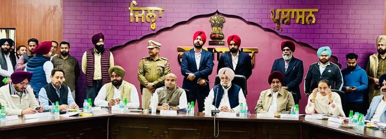 ਸਾਂਸਦ ਸੁਖਜਿੰਦਰ ਸਿੰਘ ਰੰਧਾਵਾ ਵਲੋਂ ‘ਦਿਸ਼ਾ’ ਕਮੇਟੀ ਦੀ ਮੀਟਿੰਗ ‘ਚ ਵਿਕਾਸ ਕਾਰਜਾਂ ਦੀ ਪ੍ਰਗਤੀ ਦੀ ਸਮੀਖਿਆ