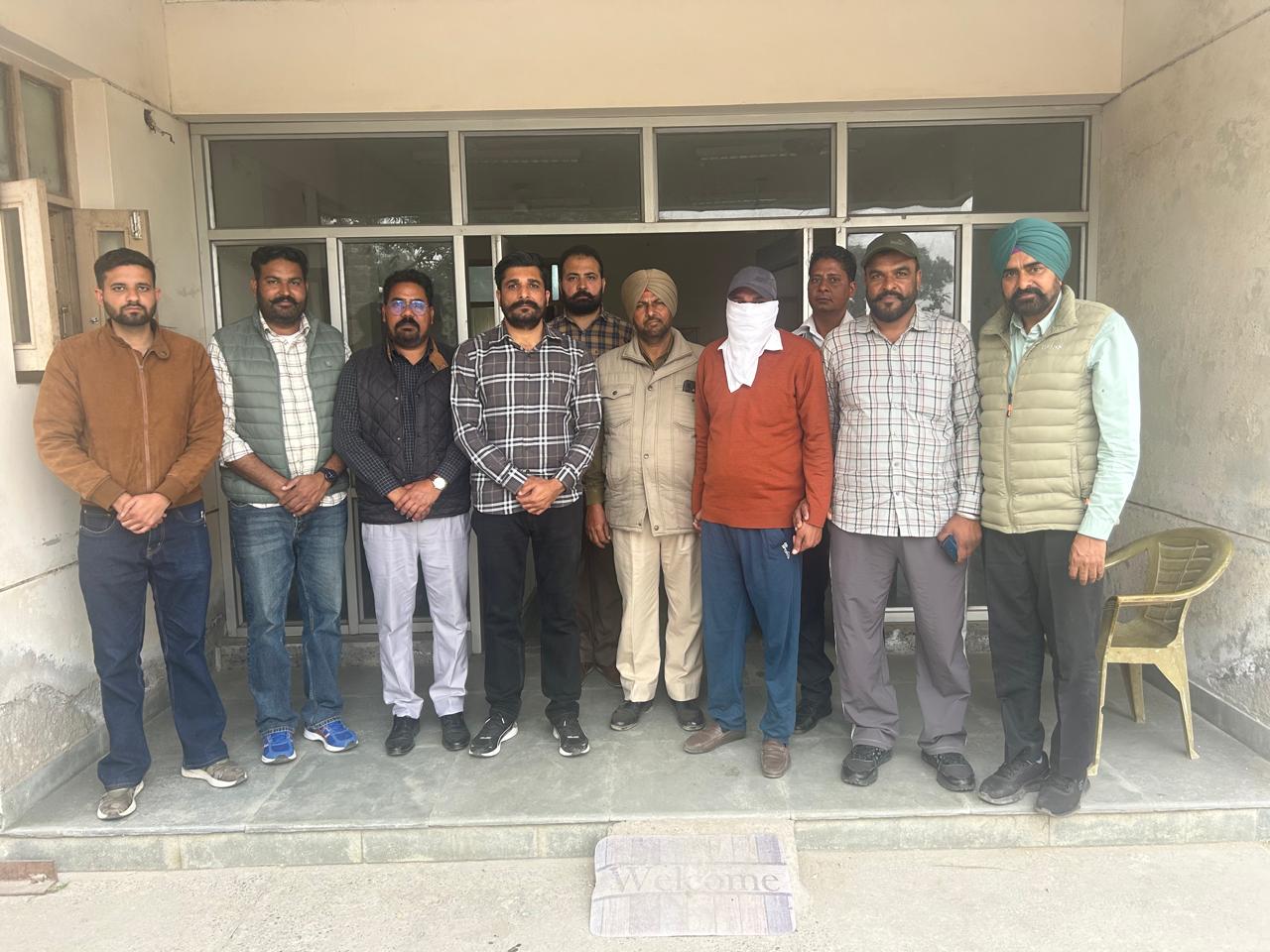 ਵਿਜੀਲੈਂਸ ਬਿਊਰੋ ਵੱਲੋਂ 4000 ਰੁਪਏ ਰਿਸ਼ਵਤ ਲੈਂਦਾ ਜੂਨੀਅਰ ਇੰਜੀਨੀਅਰ ਰੰਗੇ ਹੱਥੀਂ ਗ੍ਰਿਫਤਾਰ