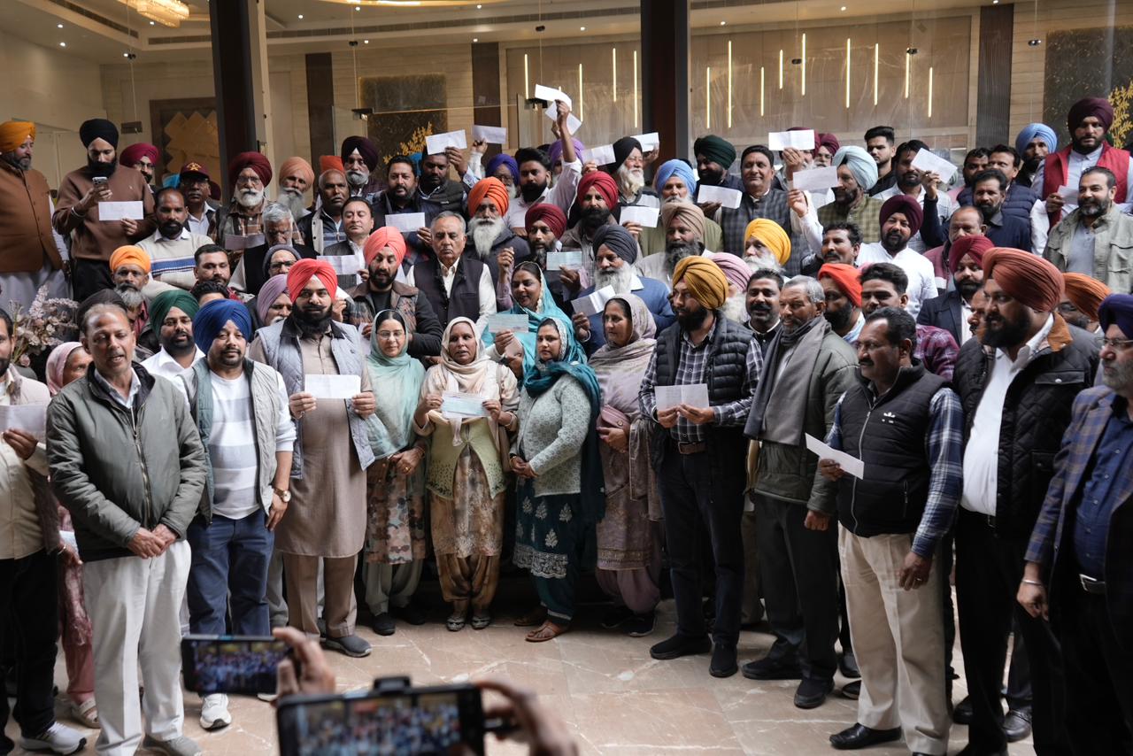 ਮੁੱਖ ਮੰਤਰੀ ਮਾਨ ਨੇ ਪੂਰਾ ਕੀਤਾ ਵਾਅਦਾ: ਰਮਨ ਬਹਿਲ ਨੇ 50 ‘ਸਰਬਸੰਮਤੀ’ ਵਾਲੀਆਂ ਪੰਚਾਇਤਾਂ ਨੂੰ ਵੰਡੇ 2.50 ਕਰੋੜ ਦੇ ਫੰਡ