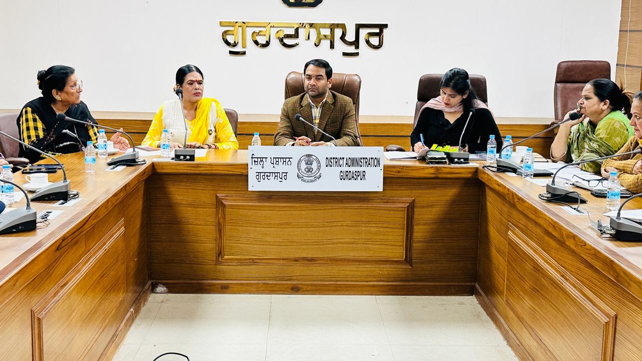 ਆਦਿਤਿਆ ਗੁਪਤਾ, ਸਹਾਇਕ ਕਮਿਸ਼ਨਰ (ਜ) ਗੁਰਦਾਸਪੁਰ ਦੀ ਪ੍ਰਧਾਨਗੀ ਹੇਠ ਟਰਾਂਸਜੈਂਡਰ ਪ੍ਰੋਟੈਕਸ਼ਨ ਸੈੱਲ ਦੀ ਮੀਟਿੰਗ