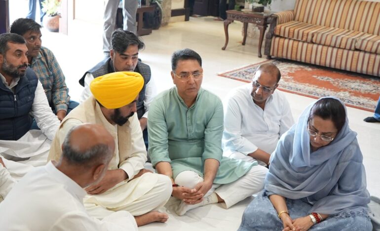 ਮੁੱਖ ਮੰਤਰੀ ਭਗਵੰਤ ਸਿੰਘ ਮਾਨ ਨੇ ਸੰਦੀਪ ਗਿਲਹੋਤਰਾ ਦੇ ਪਰਿਵਾਰ ਨਾਲ ਦੁੱਖ ਸਾਂਝਾ ਕੀਤਾ