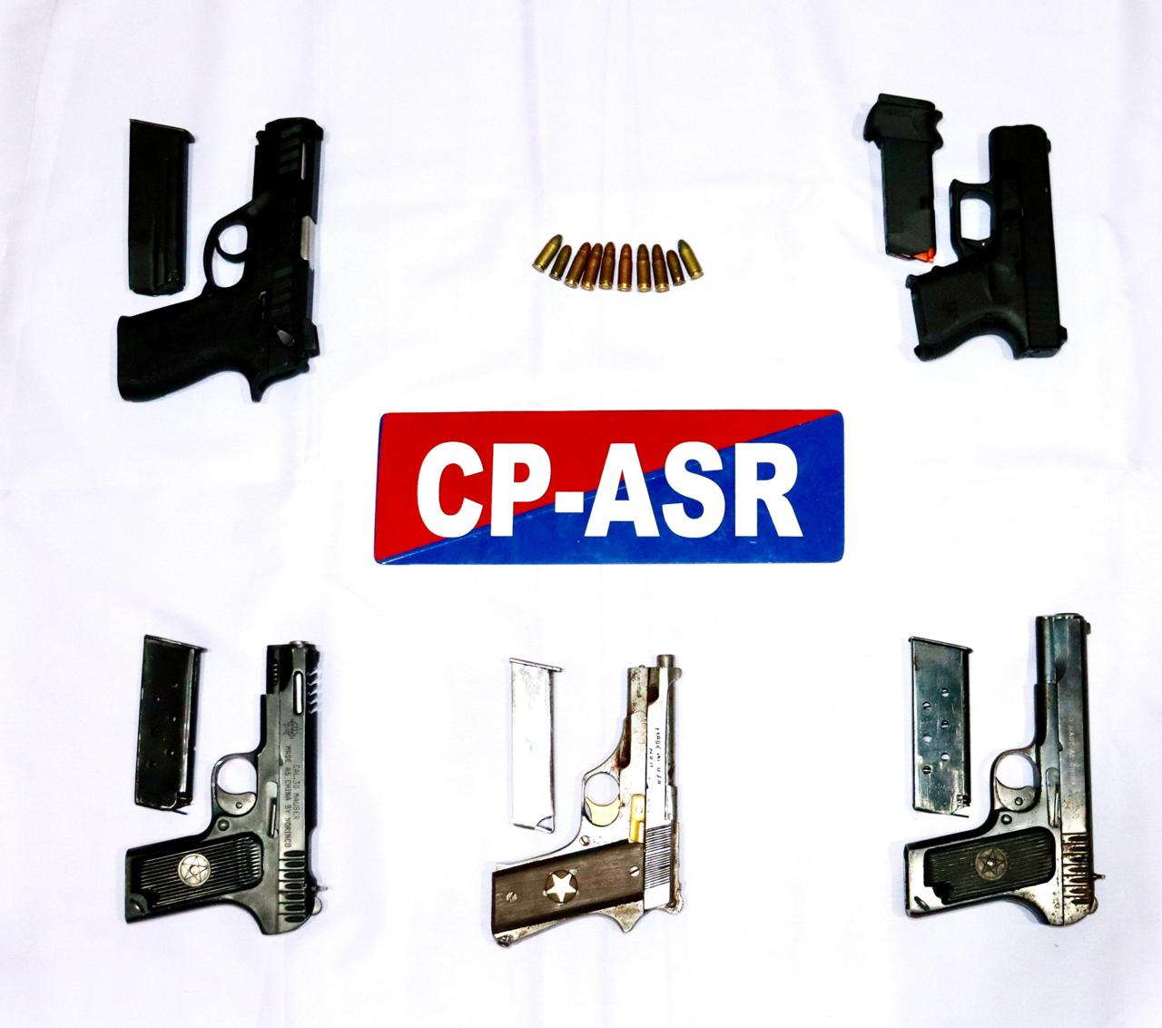 ਫਰੀਦਕੋਟ ਵਿੱਚ ਪਾਕਿਸਤਾਨ-ਸਮਰਥਿਤ ਡਰੱਗ ਕਾਰਟੇਲ ਨਾਲ ਸਬੰਧਤ ਇਕ ਫੌਜੀ ਜਵਾਨ, ਬਰਖਾਸਤ ਪੁਲਿਸ ਮੁਲਾਜ਼ਮ ਸਮੇਤ  ਛੇ ਵਿਅਕਤੀ 4.8 ਕਿਲੋਗ੍ਰਾਮ ਹੈਰੋਇਨ ਅਤੇ ਪਿਸਤੌਲ ਨਾਲ ਕਾਬੂ