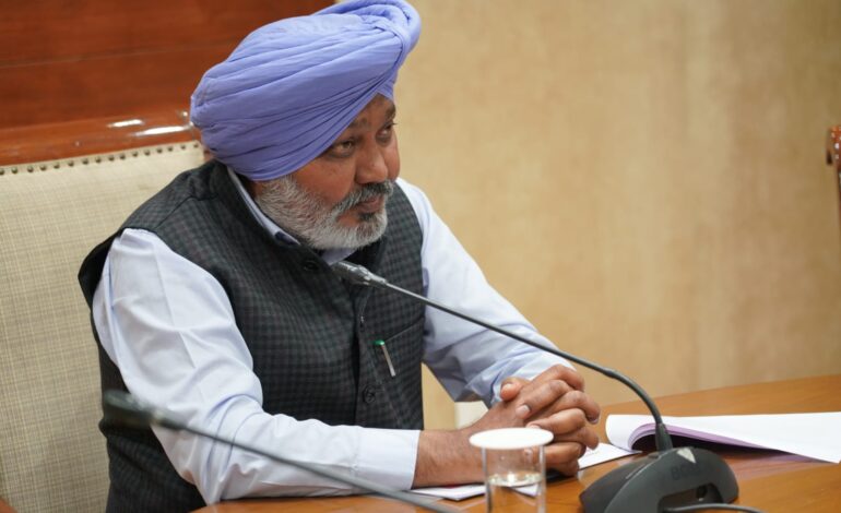 ਪੈਨਸ਼ਨਰ ਸੇਵਾ ਪੋਰਟਲ ਦੇ ਸਾਰੇ ਲੰਬਿਤ ਮੁੱਦਿਆਂ ਦਾ 31 ਮਾਰਚ, 2026 ਤੱਕ ਨਿਪਟਾਰਾ ਕਰਨਾ ਲਾਜ਼ਮੀ, ਅਣਗਹਿਲੀ ਵਰਤਣ ਵਾਲੇ ਬੈਂਕਾਂ ਵਿਰੁੱਧ ਹੋਵੇਗੀ ਸਖ਼ਤ ਕਾਰਵਾਈ: ਹਰਪਾਲ ਸਿੰਘ ਚੀਮਾ